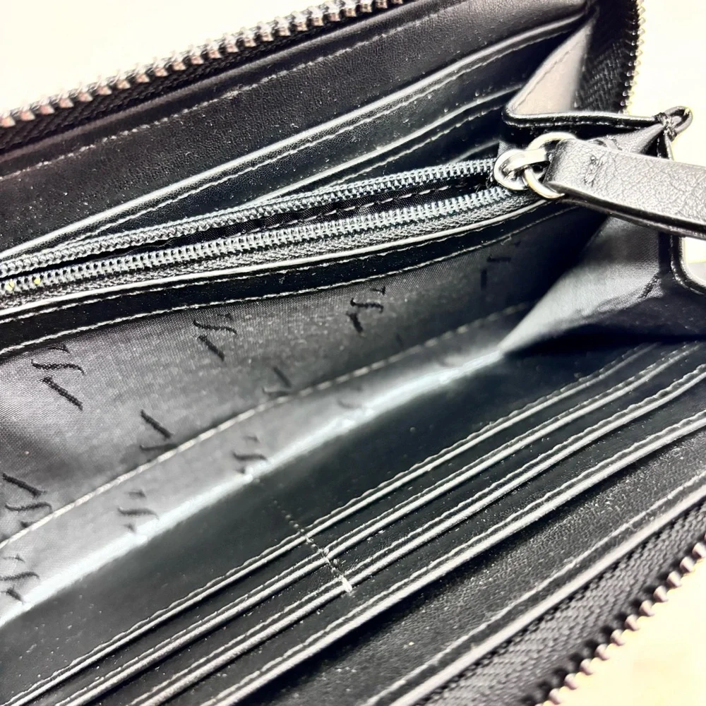 Simply Vera Vera Wang Signature Black Wallet‎